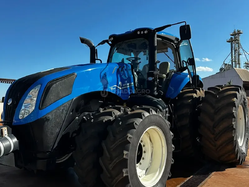 New Holland T8.385
