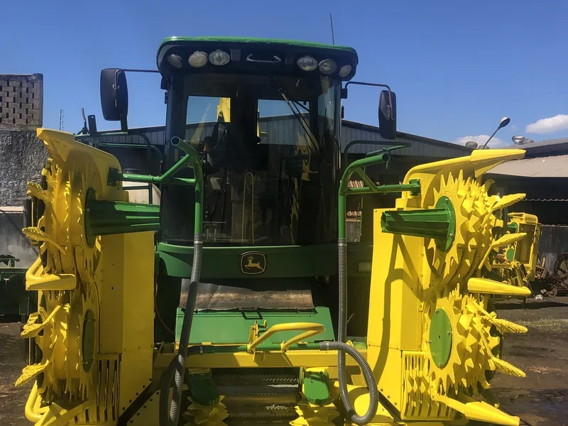 Colhedora de Forragem John Deere
